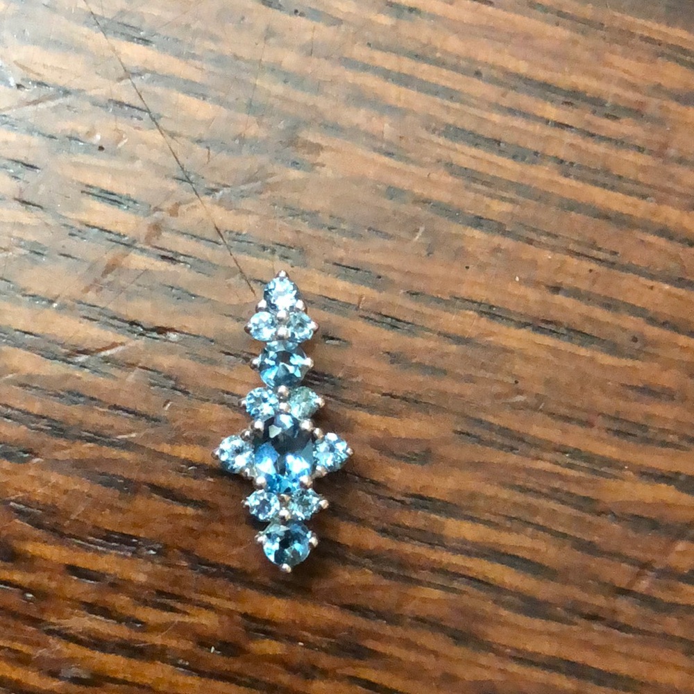 18k Gold Blue Spinal Pendant